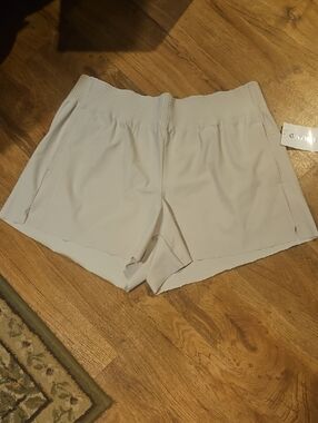 NWT Athleta Cosmic Flutter Shorts Beige Size 1X